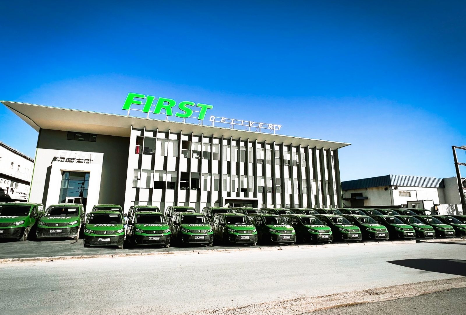 First Delivery révolutionne la logistique avec son nouveau service innovant « First Tsaba9lek »